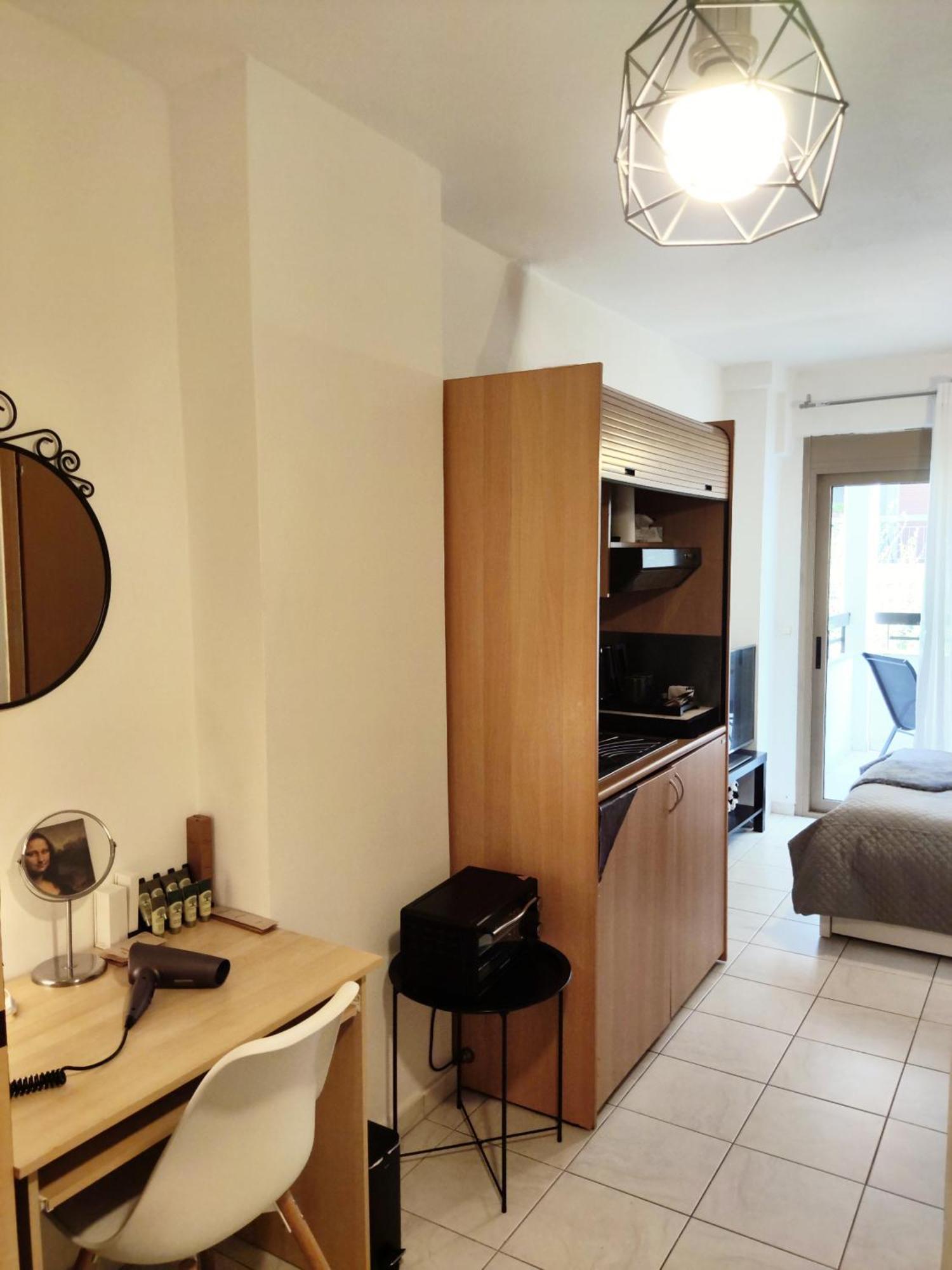Elegant Central Studio With Balcony & 1 Gbps Fiber Thessaloniki Exterior photo